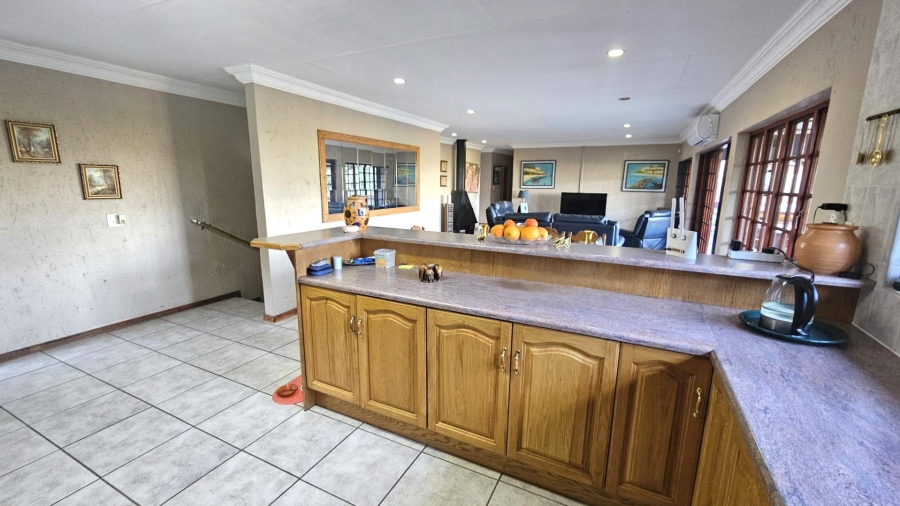 5 Bedroom Property for Sale in Schoemansville North West